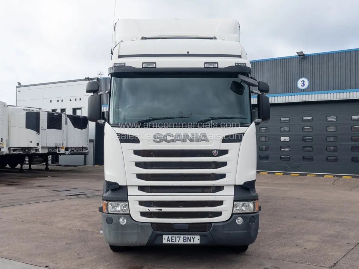 2017 (17) SCANIA R370 Curtain Side 8X2 - Image 2