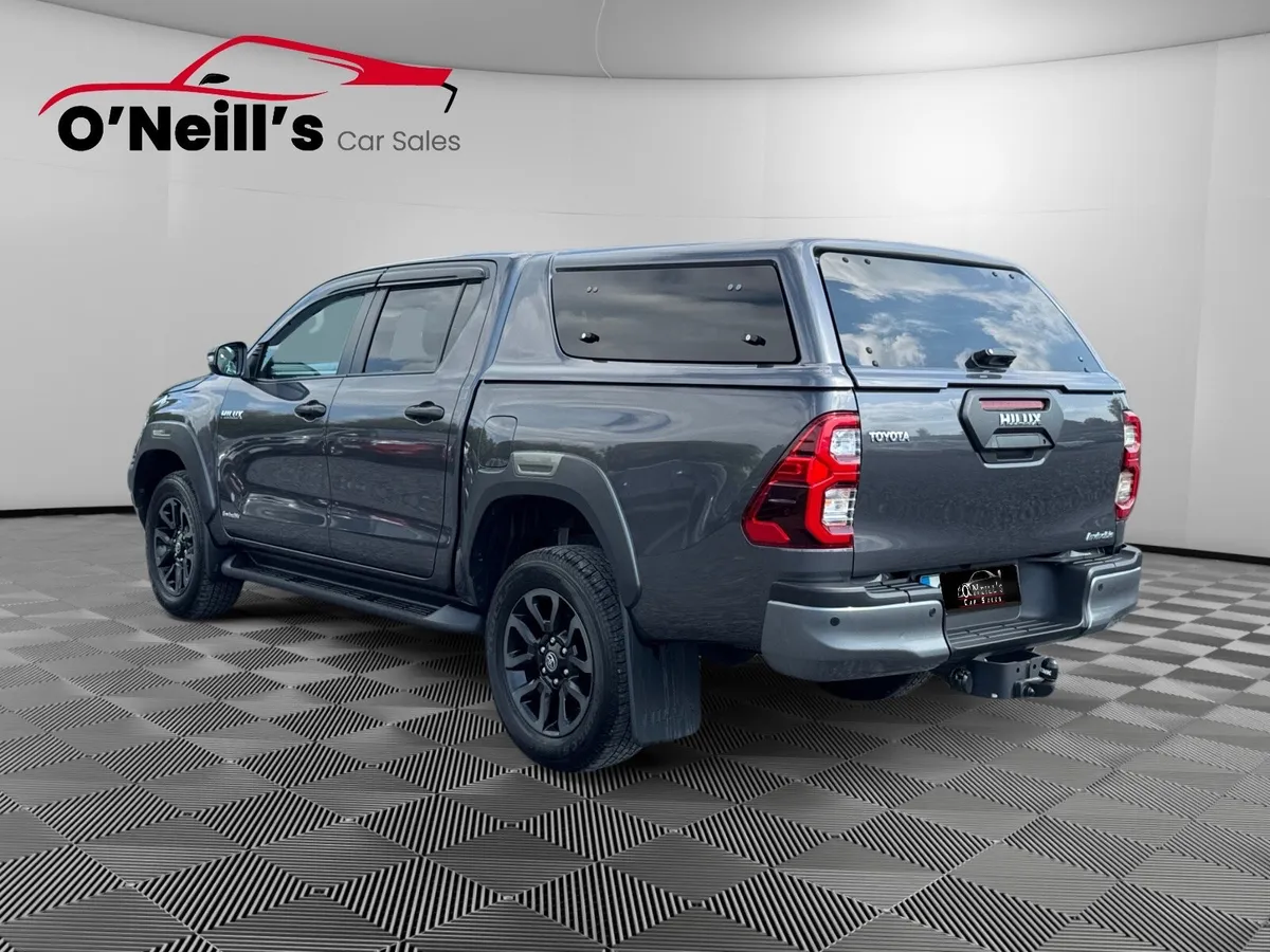 Toyota Hilux 2023 2.8 INVINCIBLE AUTO. NOVAT! #466 - Image 3