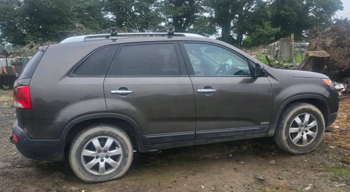 Kia Sorrento Crew Cab for parts/repair - Image 1