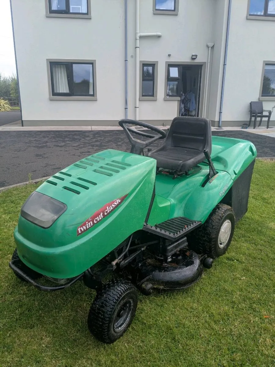 Castlegarden Ride-on Lawnmower - Image 1