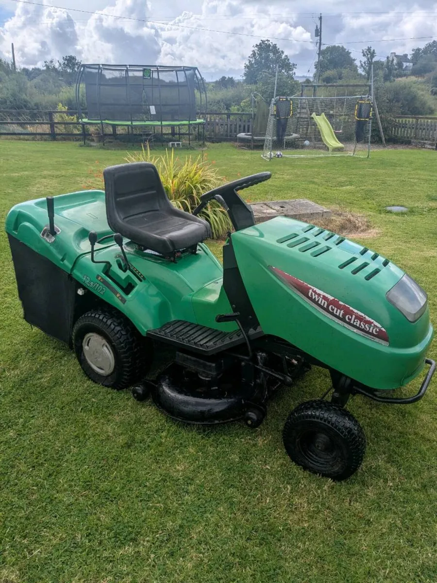 Castlegarden Ride-on Lawnmower - Image 2