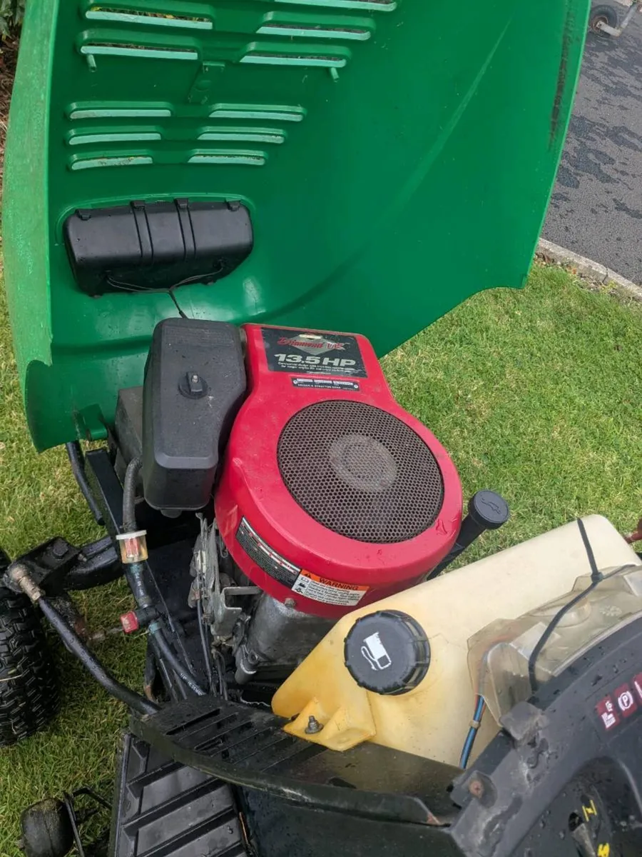 Castlegarden Ride-on Lawnmower - Image 4