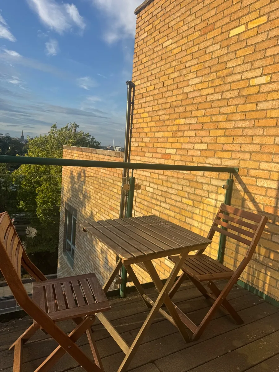 Outdoor table and chairs - Image 2