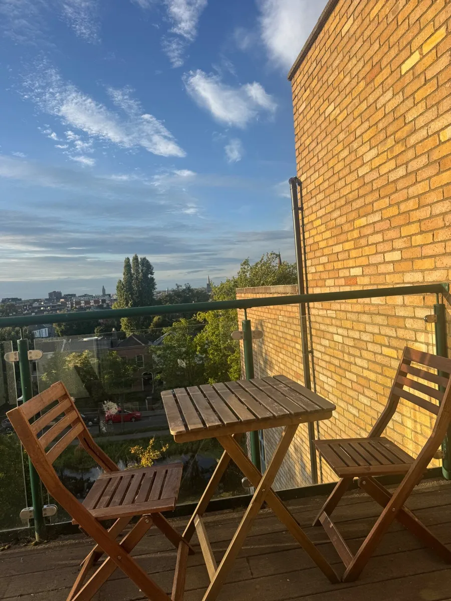 Outdoor table and chairs - Image 1