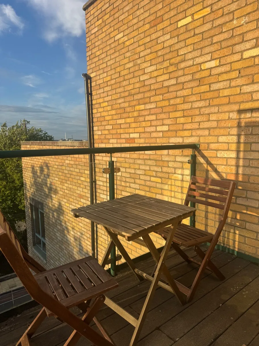 Outdoor table and chairs - Image 3