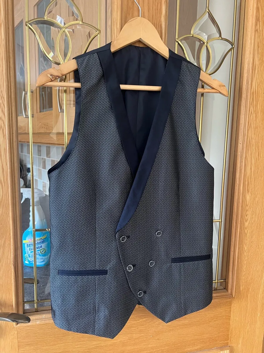 Grooms navy tuxedo - Image 3