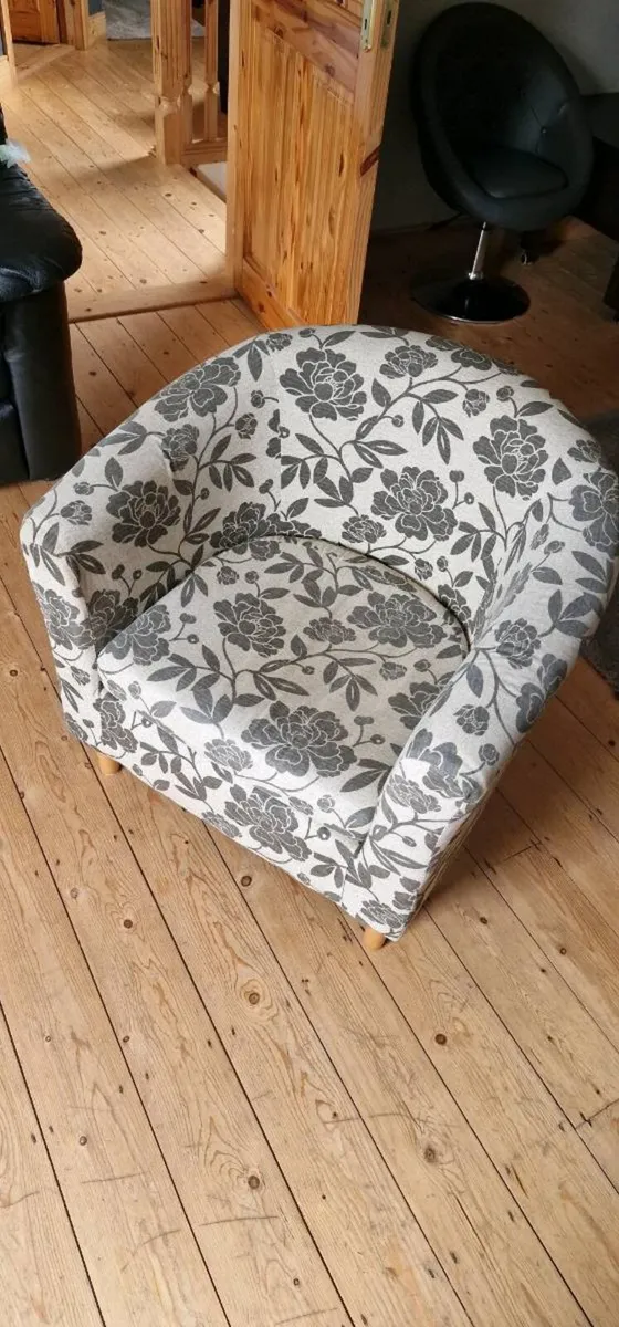 Tub chair - Image 1