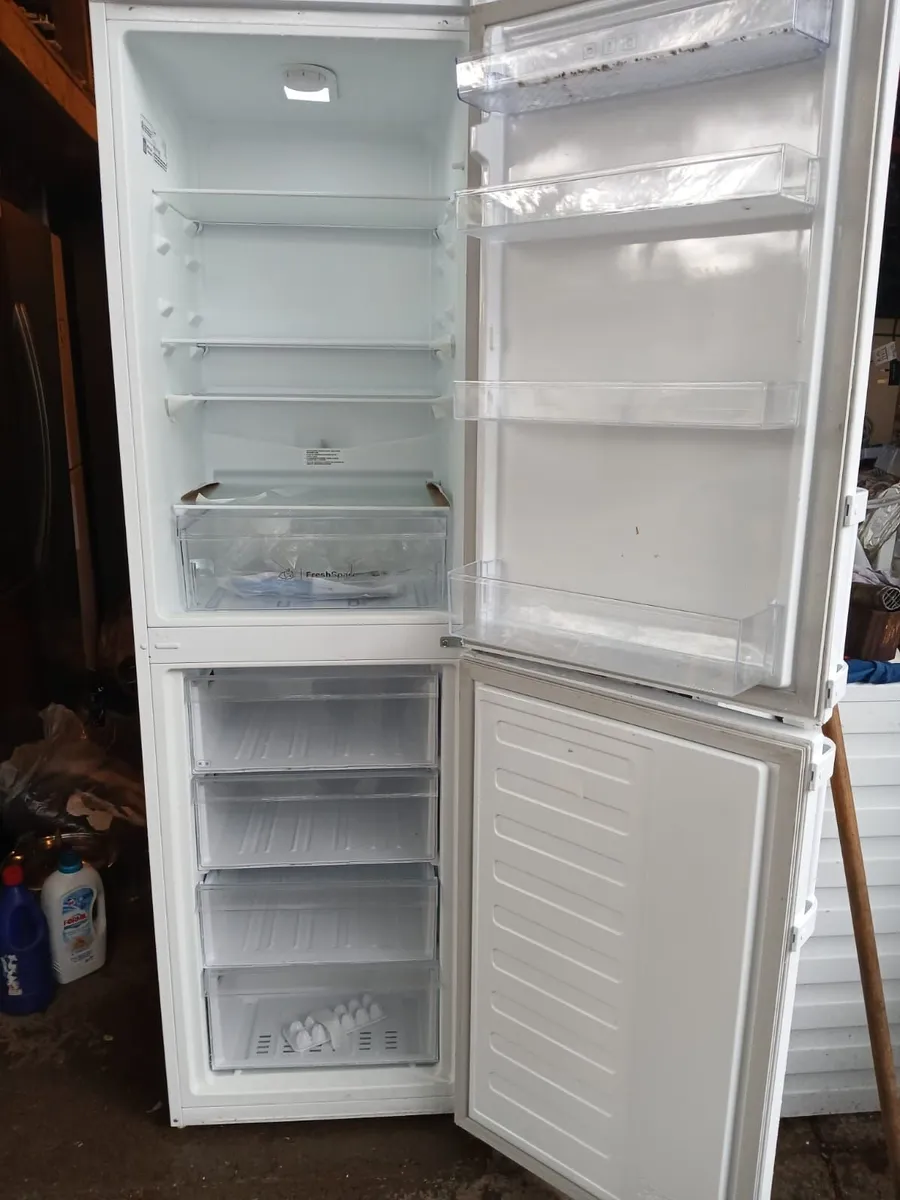 6 MOUNTH OLD FRIDGE AND FREEZER FOR SALE - Image 2