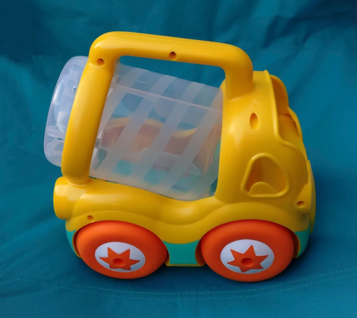 TOMY TOOMIES PICK N POP CEMENT TRUCK (USED). - Image 2