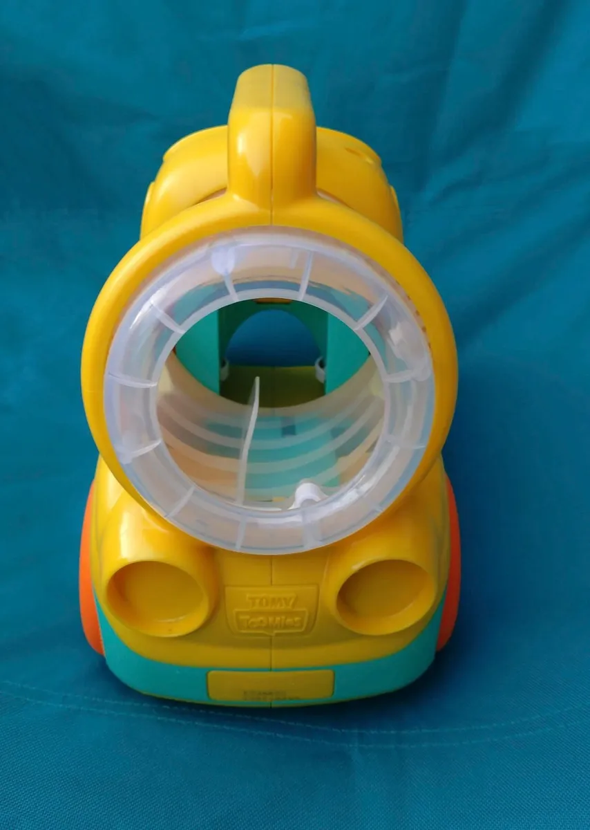 TOMY TOOMIES PICK N POP CEMENT TRUCK (USED). - Image 3