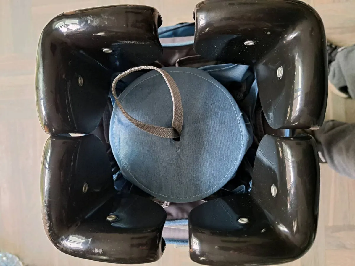 Free Travel cot - Image 2