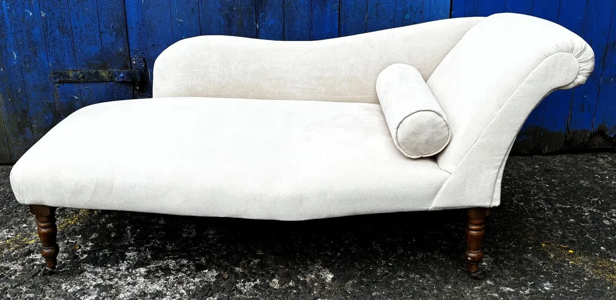 Vintage Chaise Lounge - Image 1