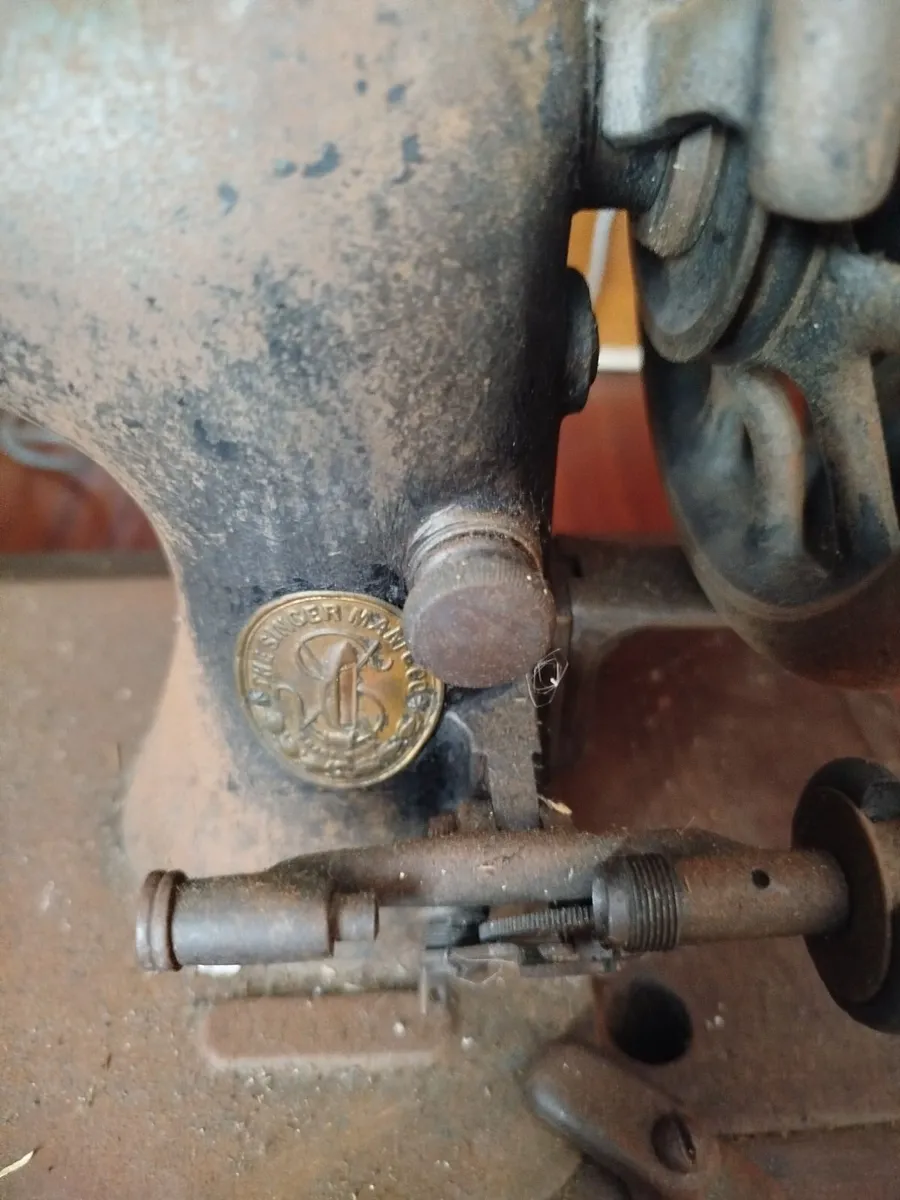 Vintage sewing machine Singer - Image 4