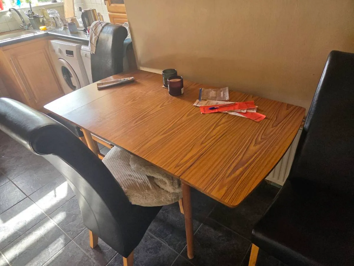 Drop leaf table