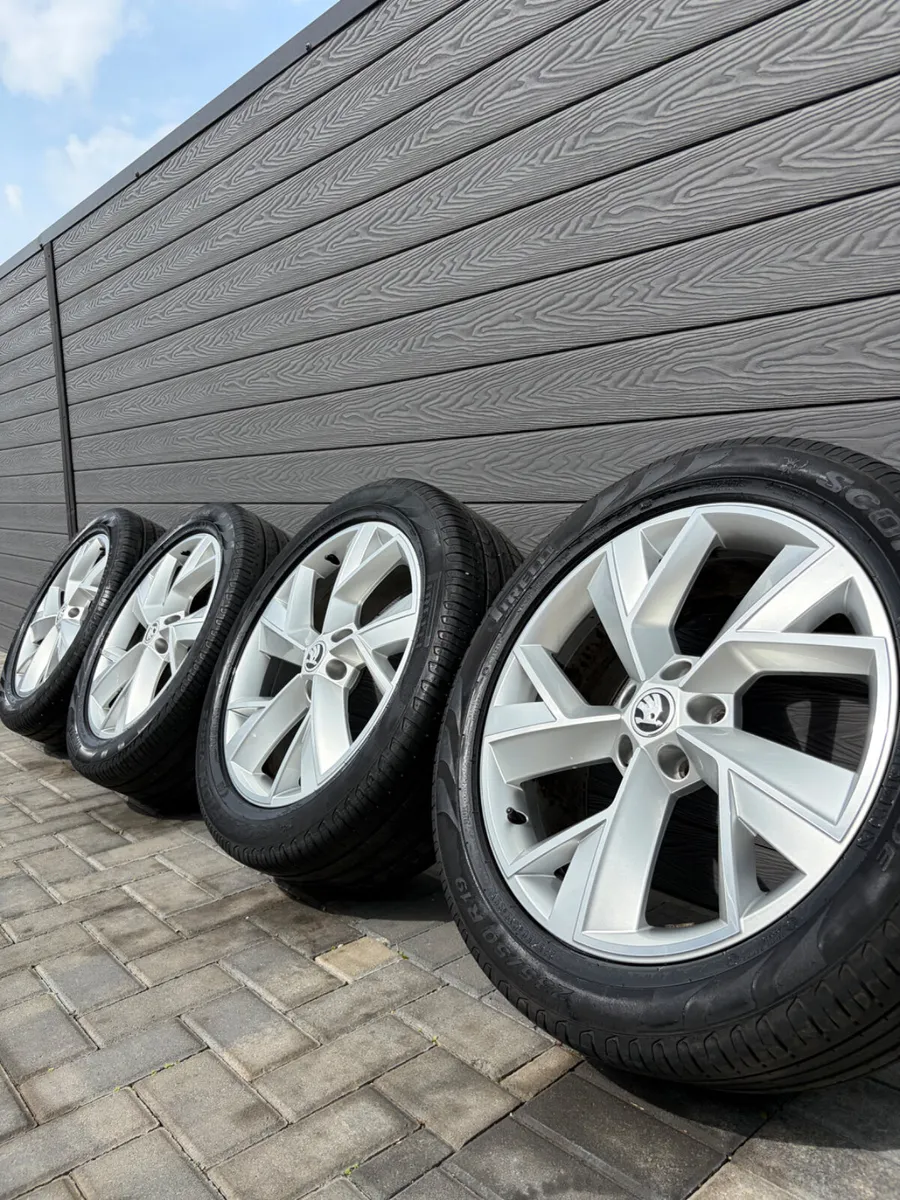 19” GENUINE SKODA KODIAQ ALLOY WHEELS & TYRES - Image 1