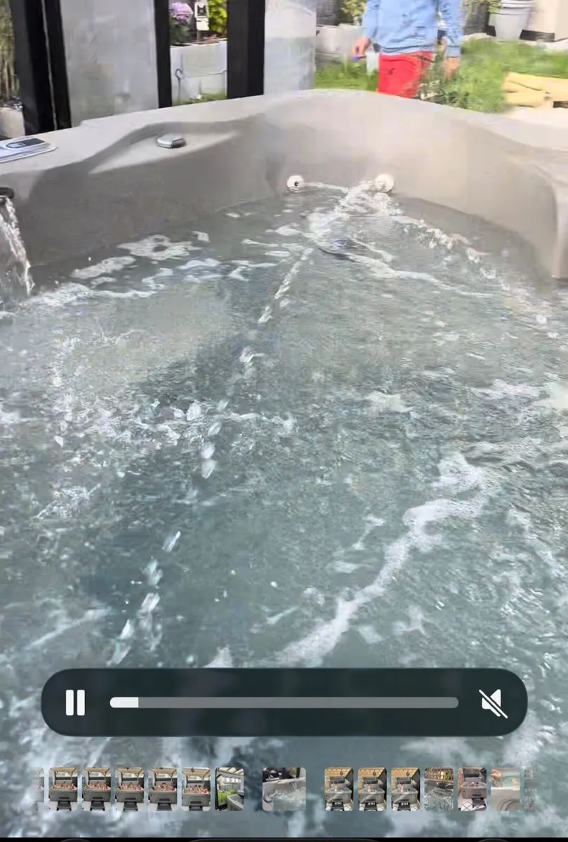 Hot tub - feee flow Monterey - Image 2