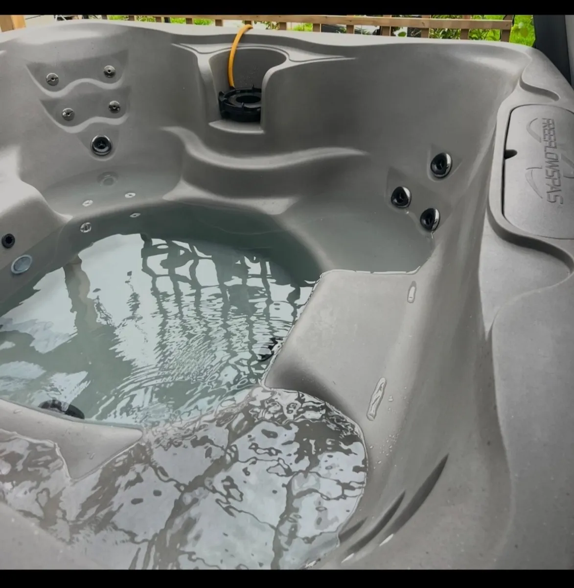 Hot tub - feee flow Monterey - Image 4