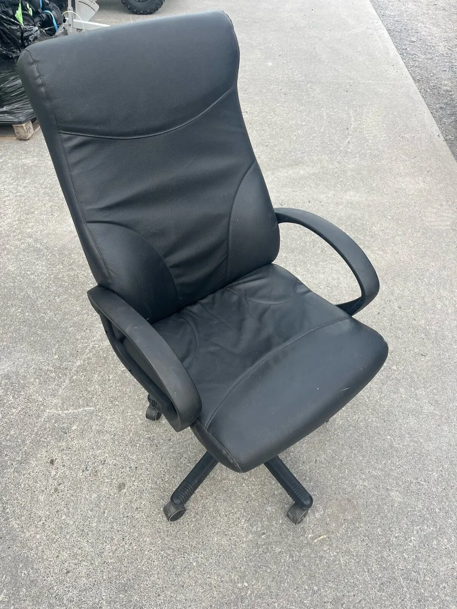 High-Back Office Chair - Image 1