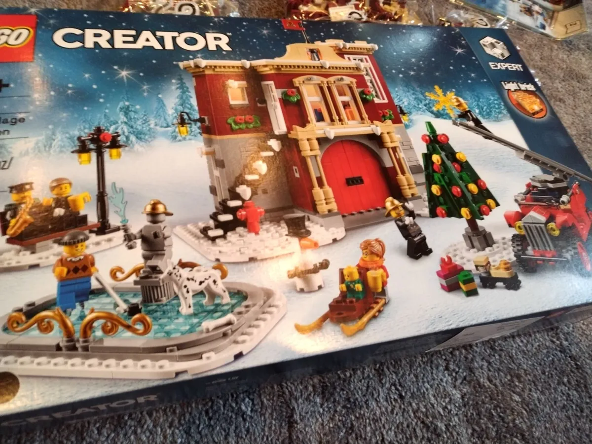 🎄Winter Village Fire Station €120 - Image 1