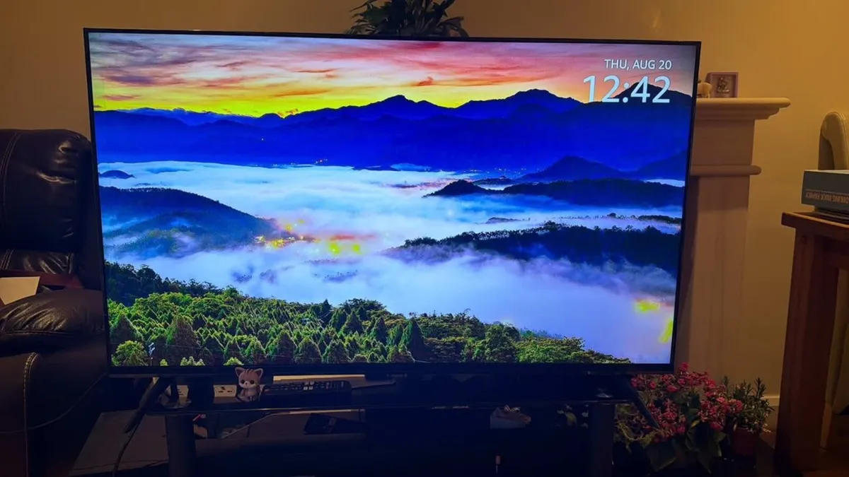 Samsung 50” TV + Samsung Soundbar for Sale - Image 1