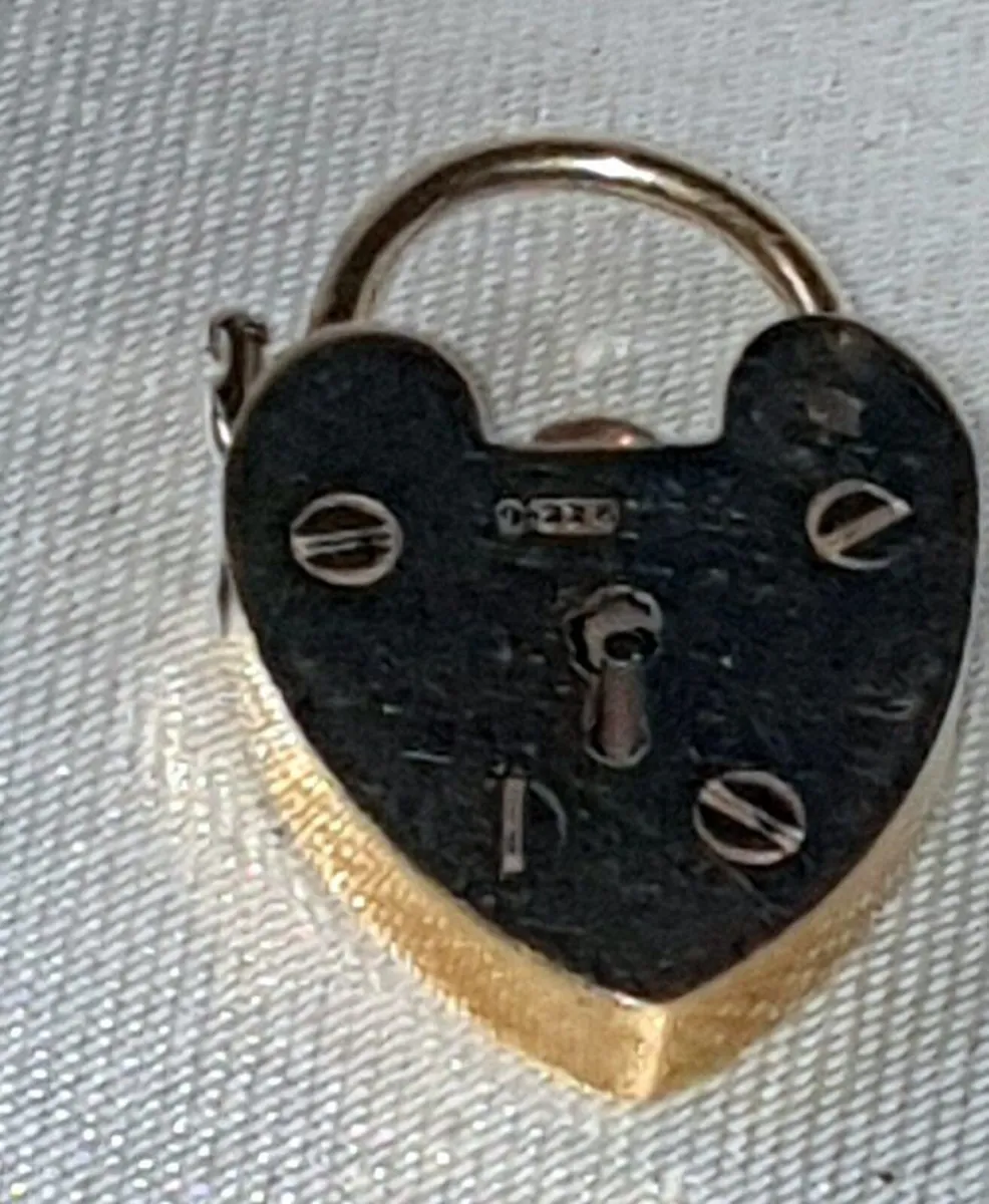 Pristine Vintage 9ct Gold Heart Padlock Charm - Image 2