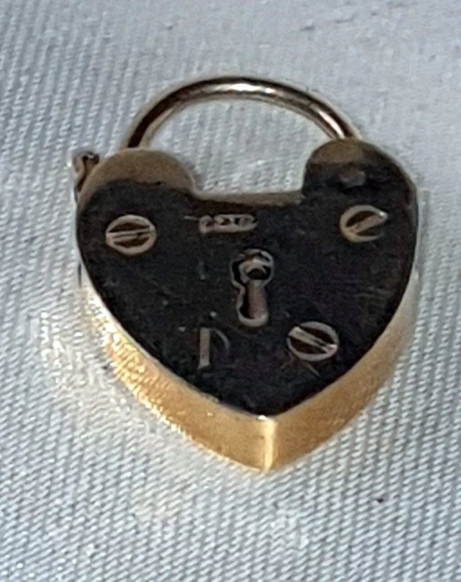 Pristine Vintage 9ct Gold Heart Padlock Charm - Image 3