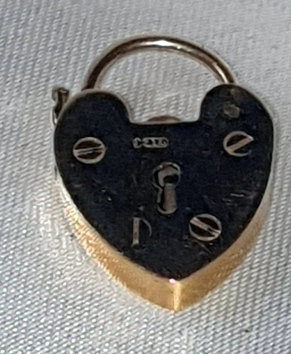Pristine Vintage 9ct Gold Heart Padlock Charm - Image 4