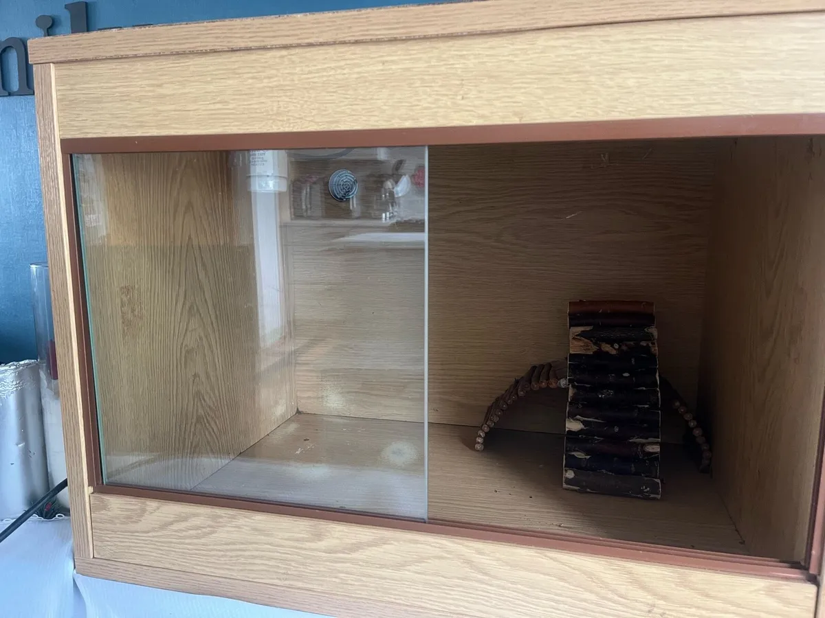 Reptile enclosure with sliding glass doors - Image 2