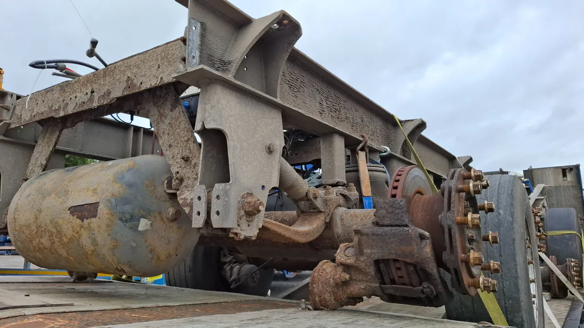 Schmitz  Chassis & Axles For Sale - Image 4