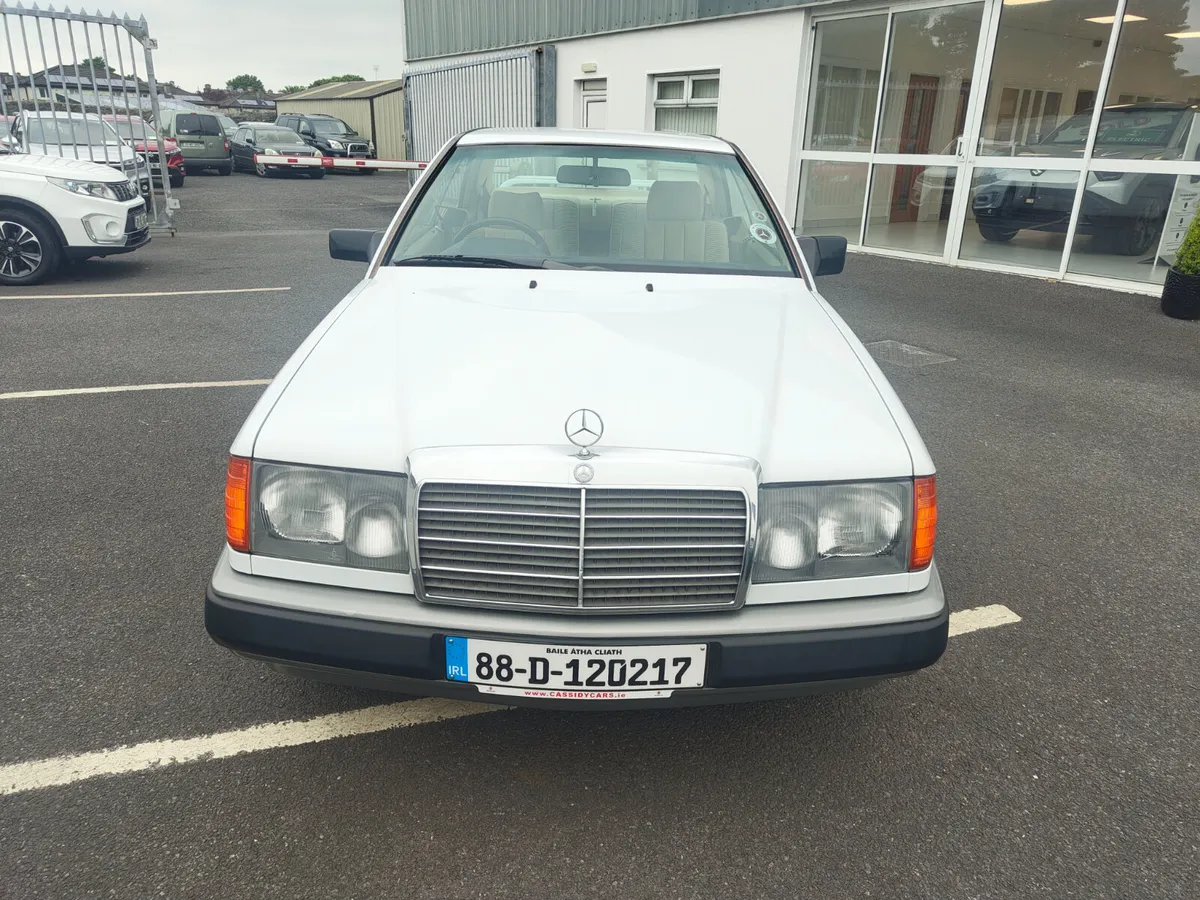 Mercedes-Benz w124 300ce - Image 3