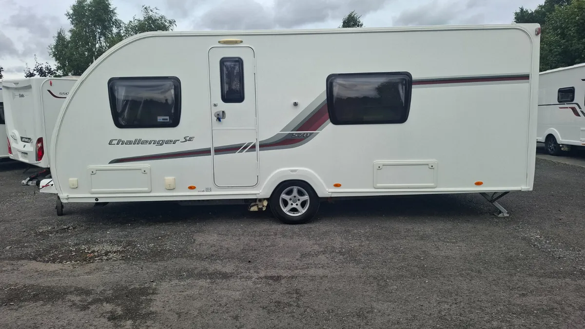 Swift Challenger Se Fixed Bed Caravan - Image 1