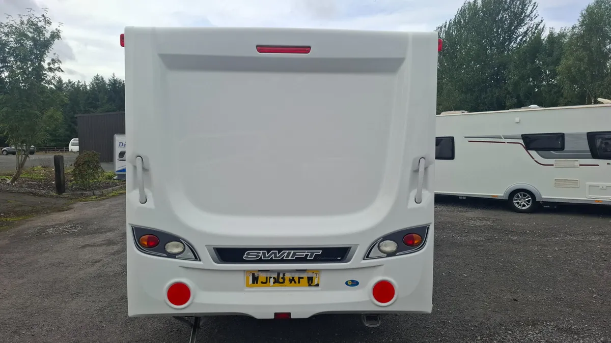 Swift Challenger Se Fixed Bed Caravan - Image 4