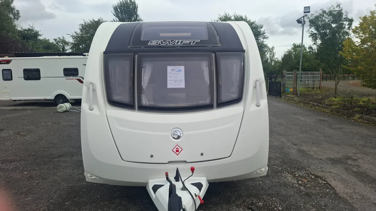 Swift Challenger Se Fixed Bed Caravan - Image 2