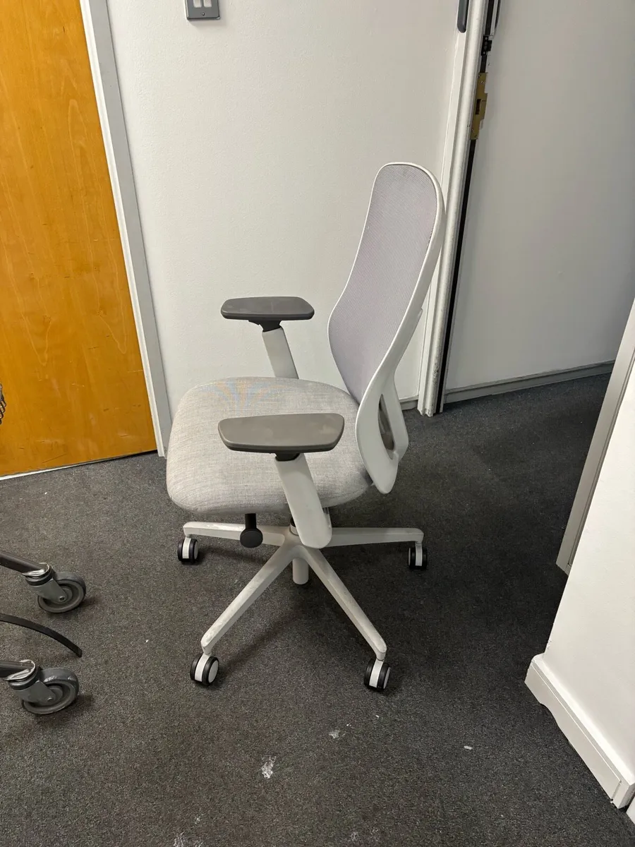 Office chairs - Image 2