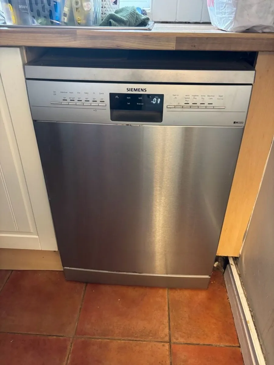 Oven & Dishwasher - Image 2