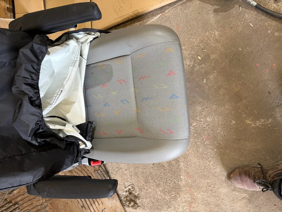 TRANSPORTER SINGLE PASSENGER SEAT - Image 2
