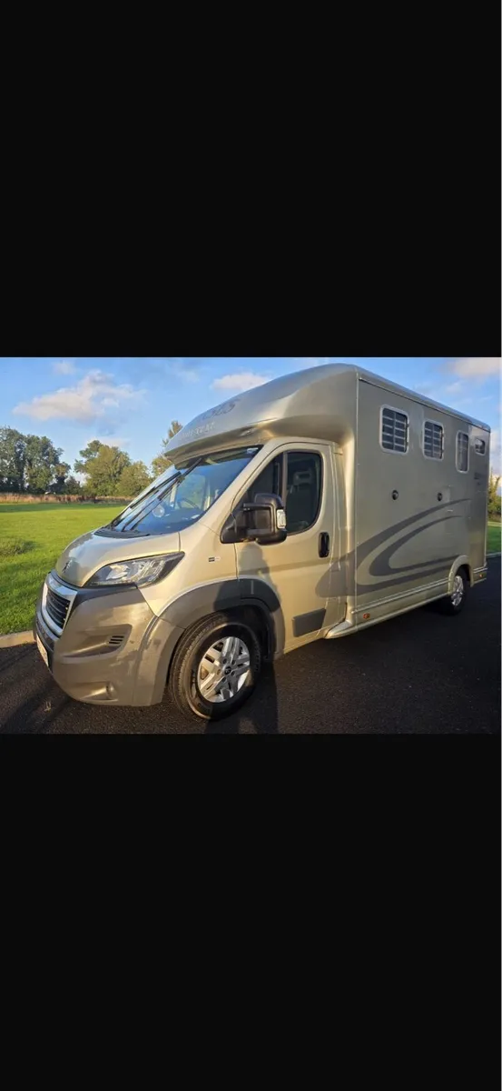 2016 2 horse equitrek - Image 1