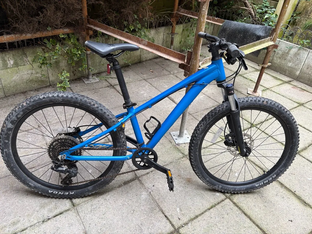GIANT STP 24 – Azure Blue Kids Mountain Bike - Image 2