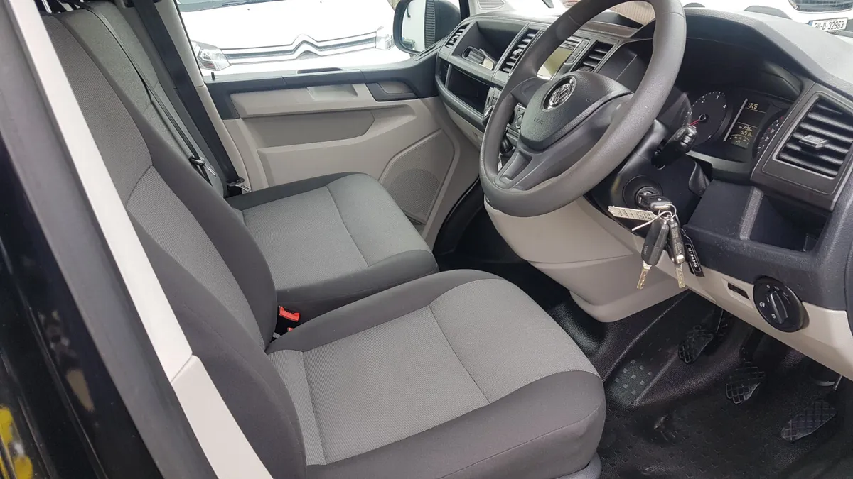 Volkswagen Transporter 2020 LWB MINT 150KM VAT IN - Image 4