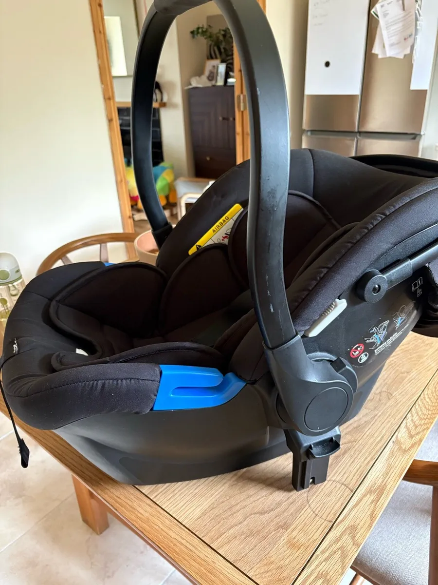 Baby car seat - Image 1