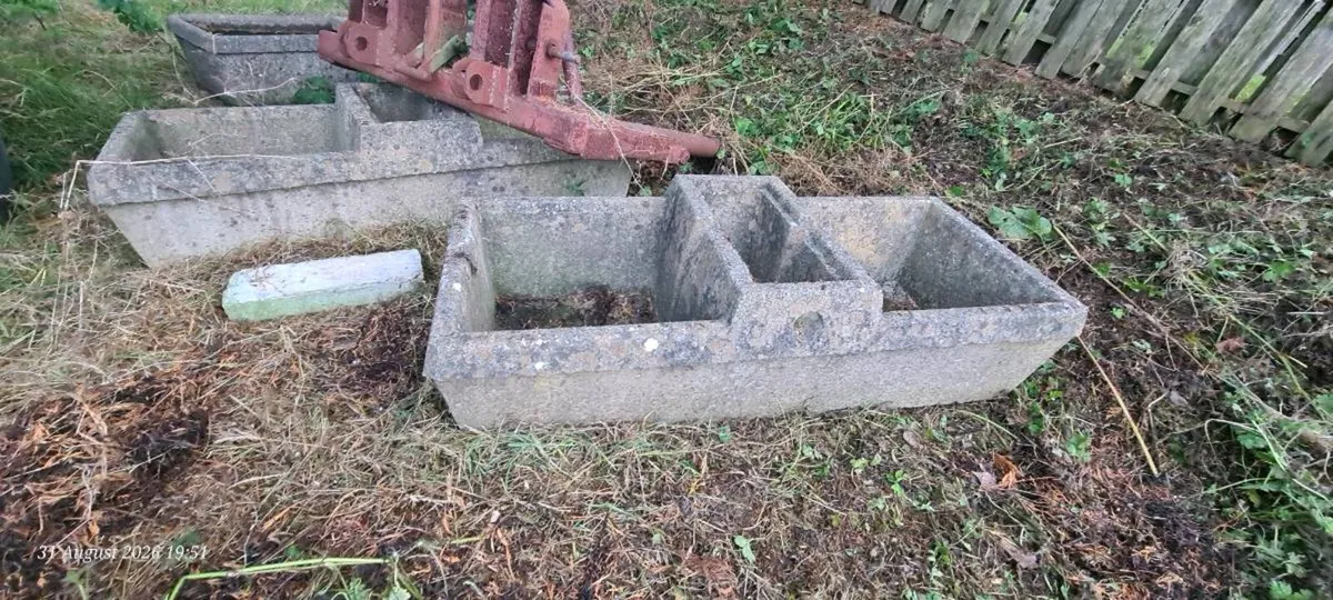 Flower bed tank, ex-water tank - Image 2