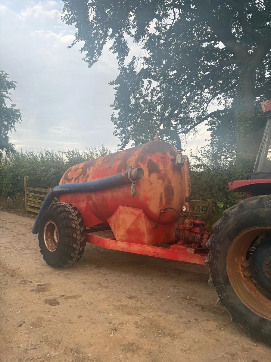 1100 gallon tanker - Image 1