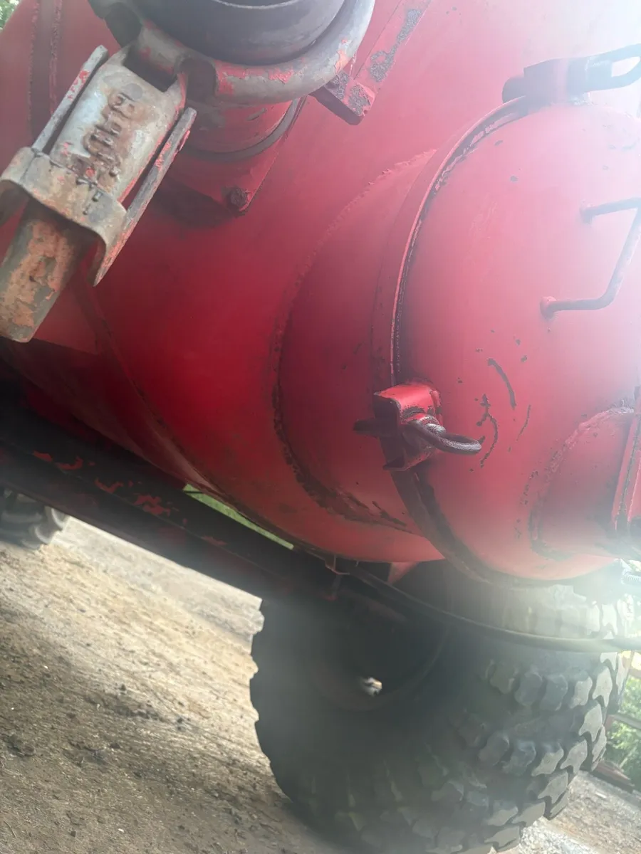 1100 gallon tanker - Image 3