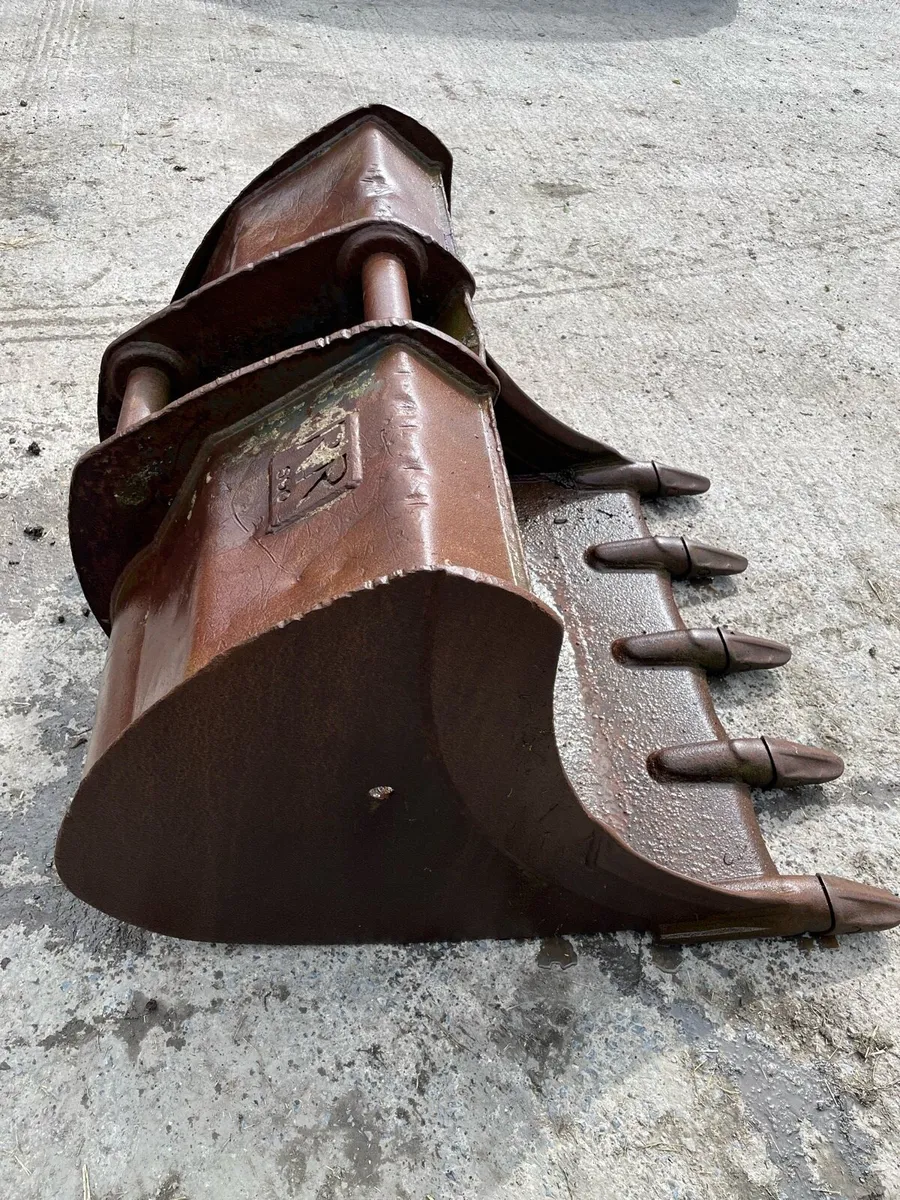 Rock bucket - Image 1