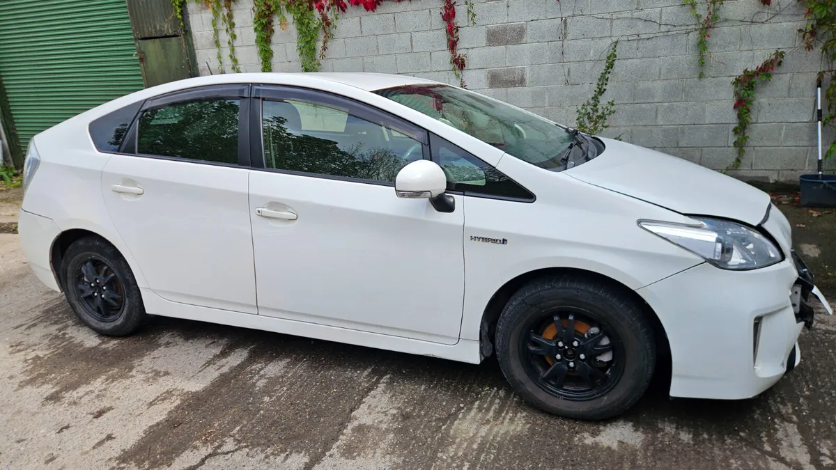 Toyota Prius 2015 339km nct 01/28 Hybrid Automatic - Image 1