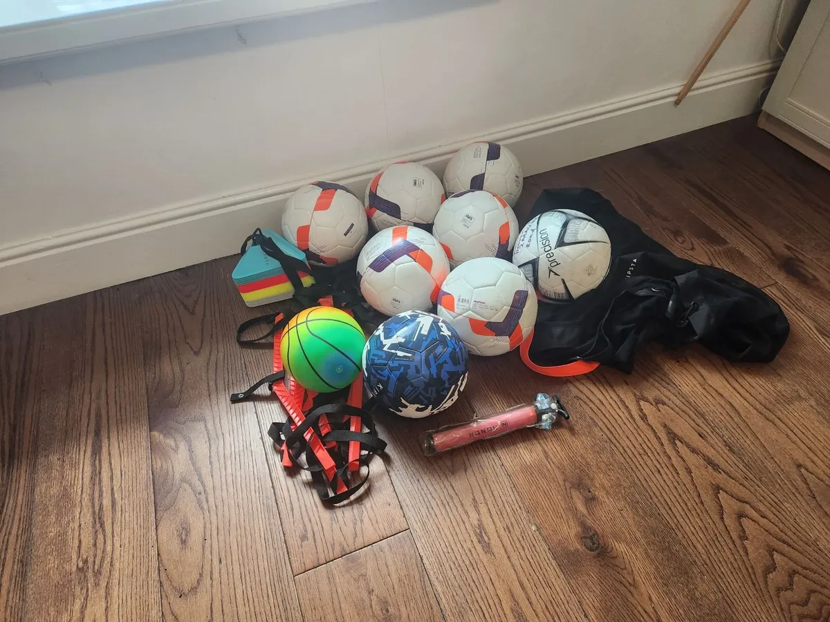 footballs, bag and training equipment - Image 3