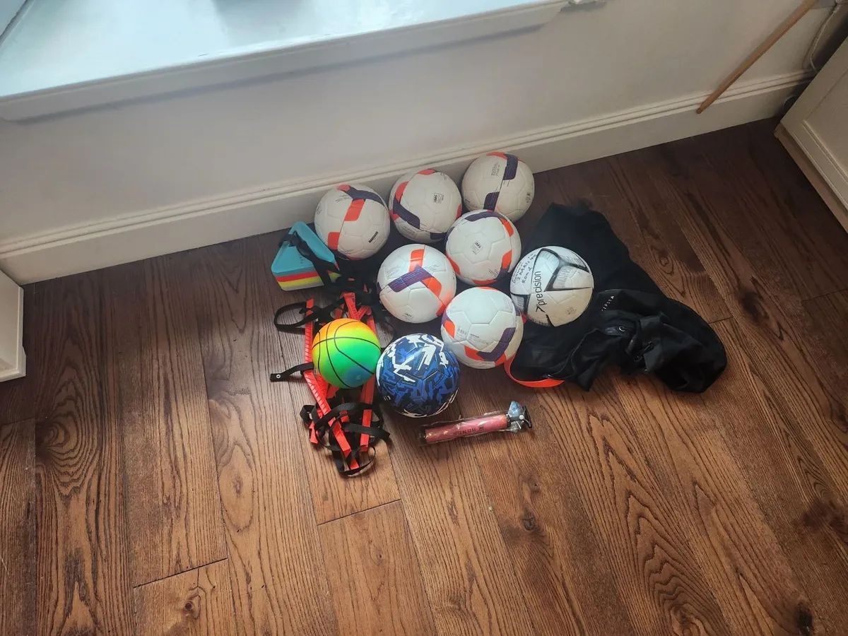footballs, bag and training equipment - Image 4