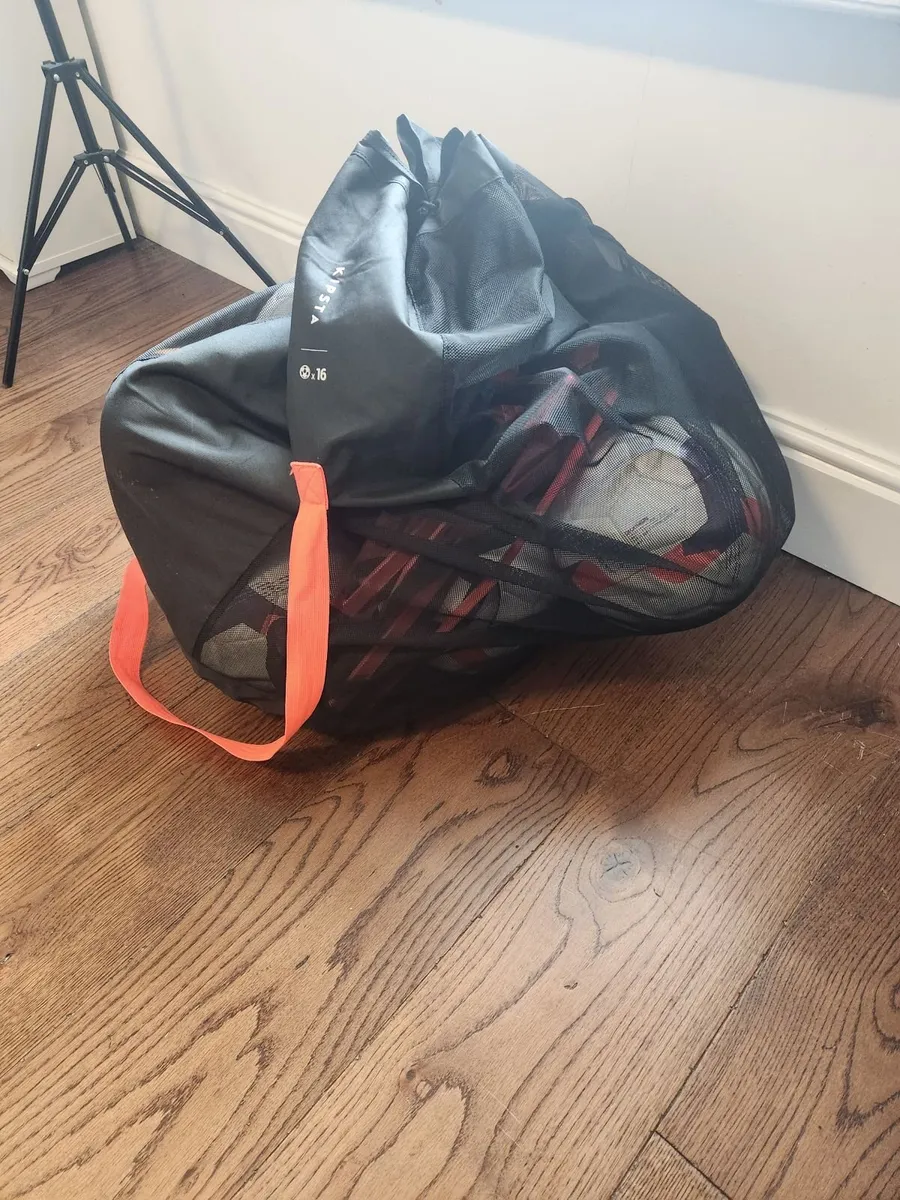 footballs, bag and training equipment - Image 1