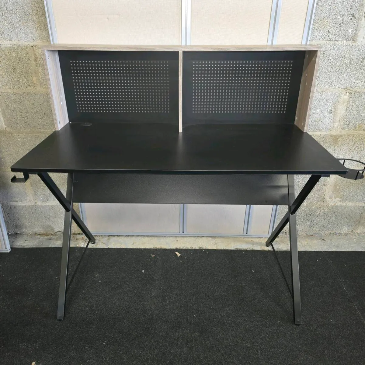 Home office desks - Image 1
