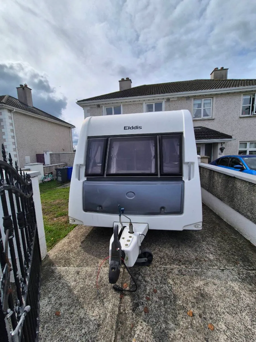 Elddis supreme 576 6 berth caravan - Image 2